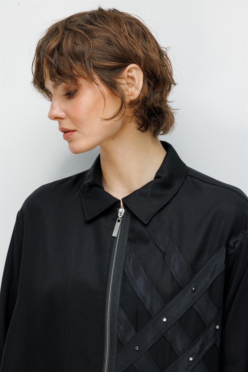 100% natuurlijke LyoCELL gedrapeerde, zachte broek met heupcoating en geweven details - Zwart