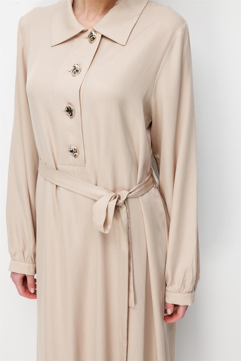 100% natuurlijke LyoCELL, soepel vallende stof, knoopsluiting, speciale jurksteen.