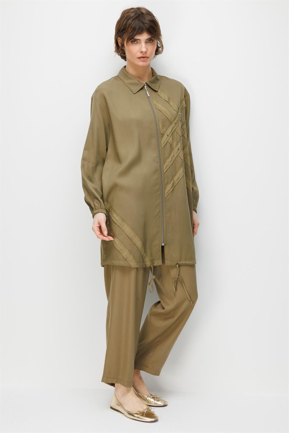 100% natuurlijke LyoCELL gedrapeerde, zachte broek met heupcoating en geweven details - Khaki