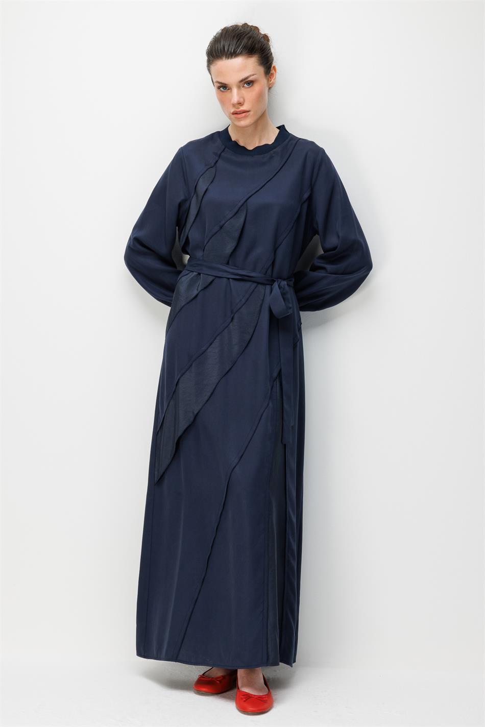 100% natuurlijke LyoCELL gedrapeerde maxi-jurk met zachte textuur en ruches - Marineblauw