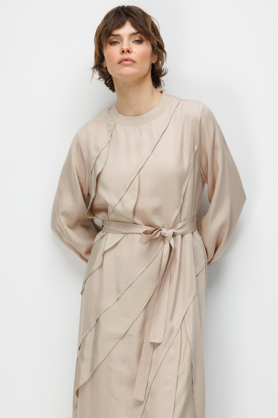 100% natuurlijke LyoCELL gedrapeerde, zachte maxi-jurk met middellange ruches - versierd met steentjes