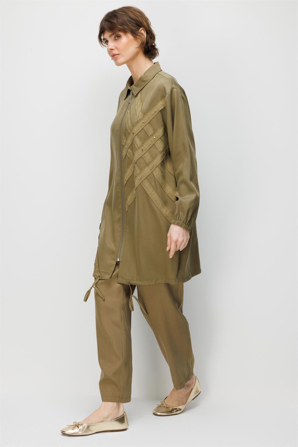 100% natuurlijke LyoCELL gedrapeerde, zachte broek met heupcoating en geweven details - Khaki