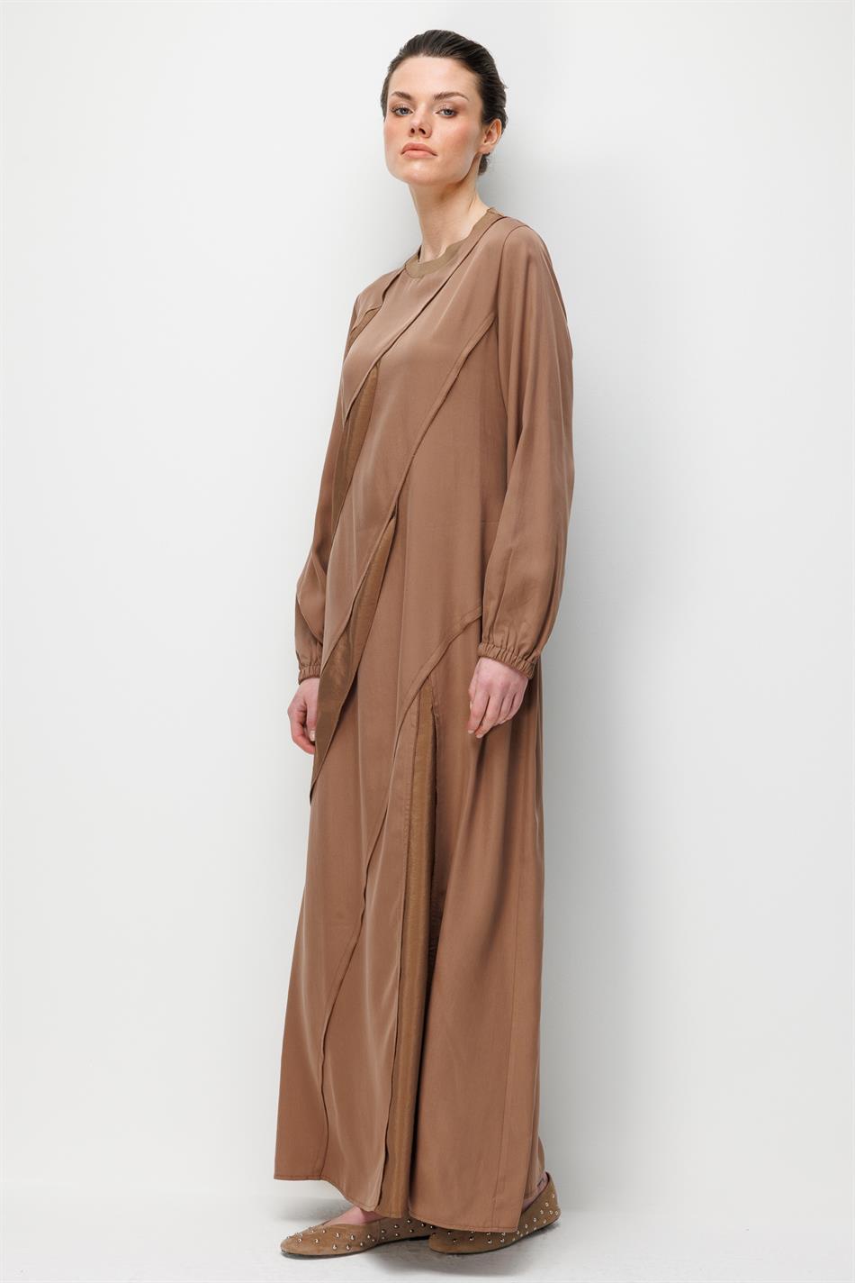 100% natuurlijke LyoCELL gedrapeerde maxi-jurk met ruches en zachte textuur - Bruin