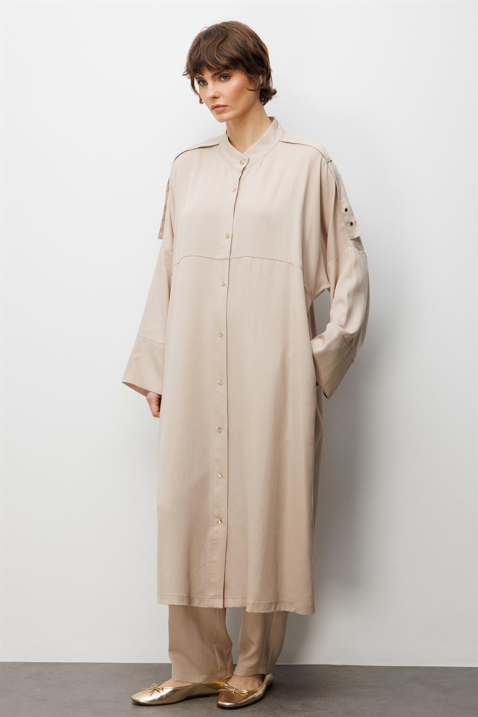 %100 Doğal LyoCELL ile Dökümlü Soft Hissiyat Rahat Kalıp Apolet ve Özel Düğme Detaylı Maxi Tunik-Taş