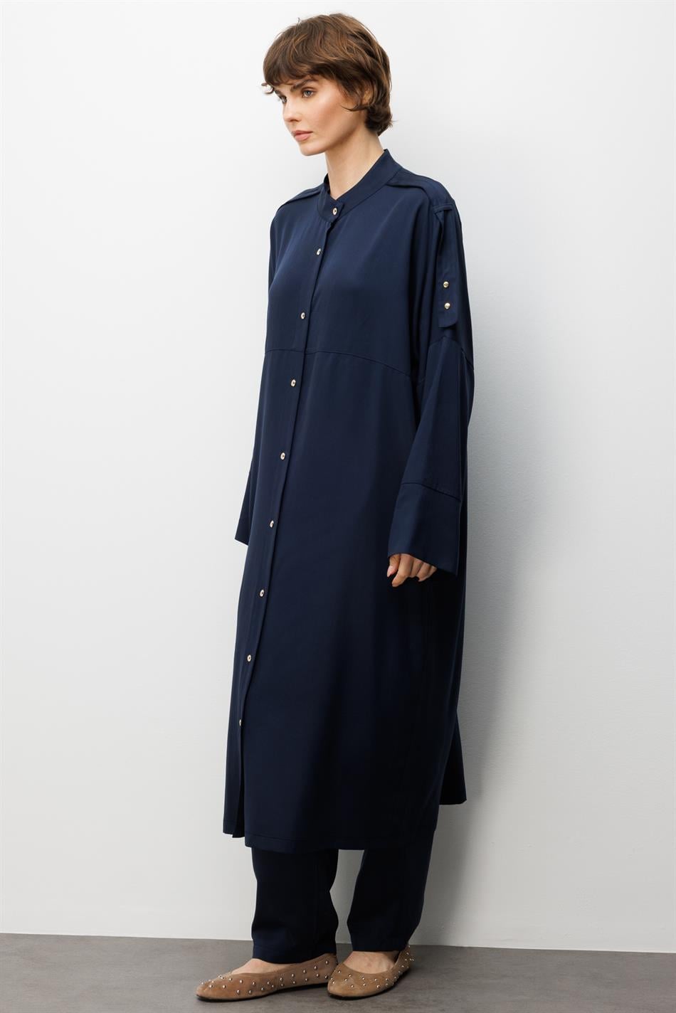 %100 Doğal LyoCELL ile Dökümlü Soft Hissiyat Rahat Kalıp Apolet ve Özel Düğme Detaylı Maxi Tunik-Laci