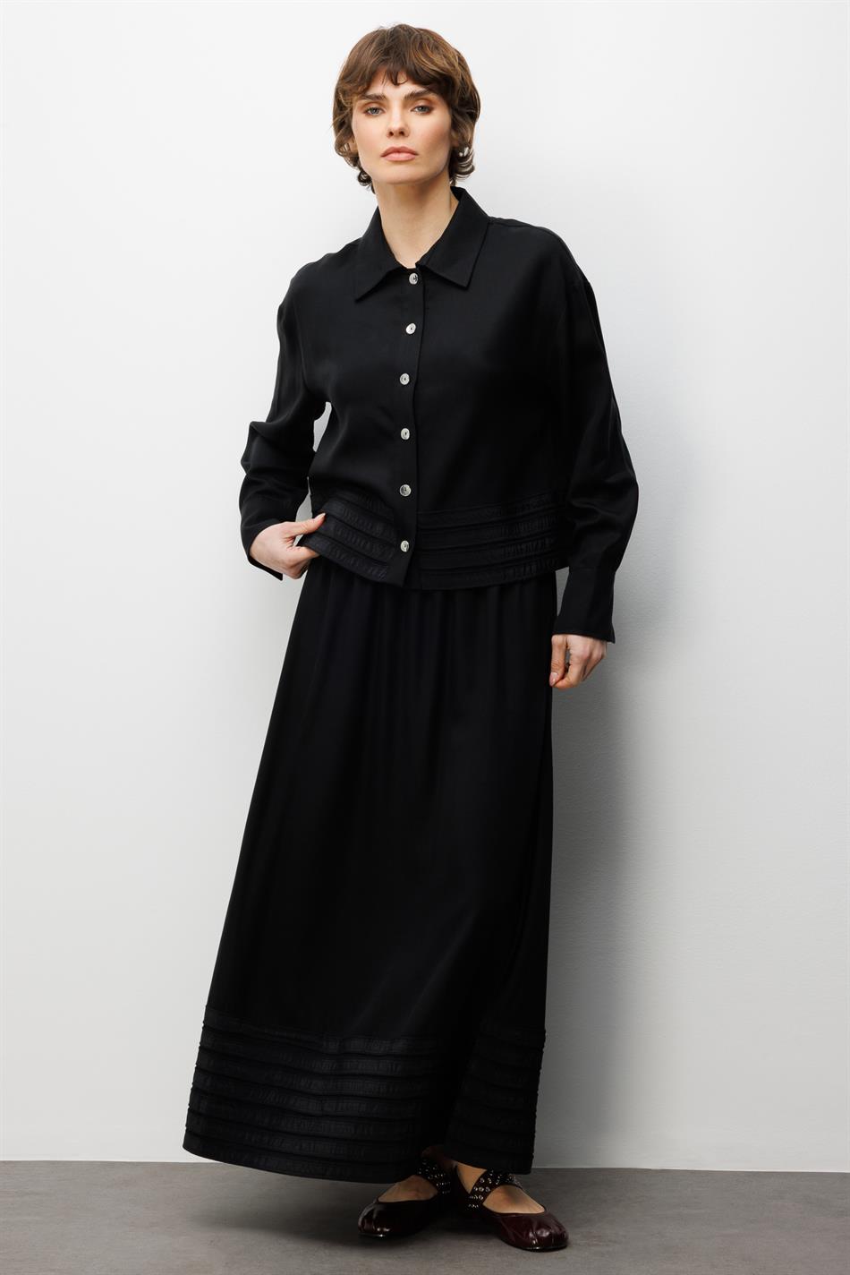 %100 Doğal LyoCELL ile Dökümlü Soft Hissiyat ve Elişi Bant Detaylı Maxi Etek / Ceket Kombin Takım-Siyah