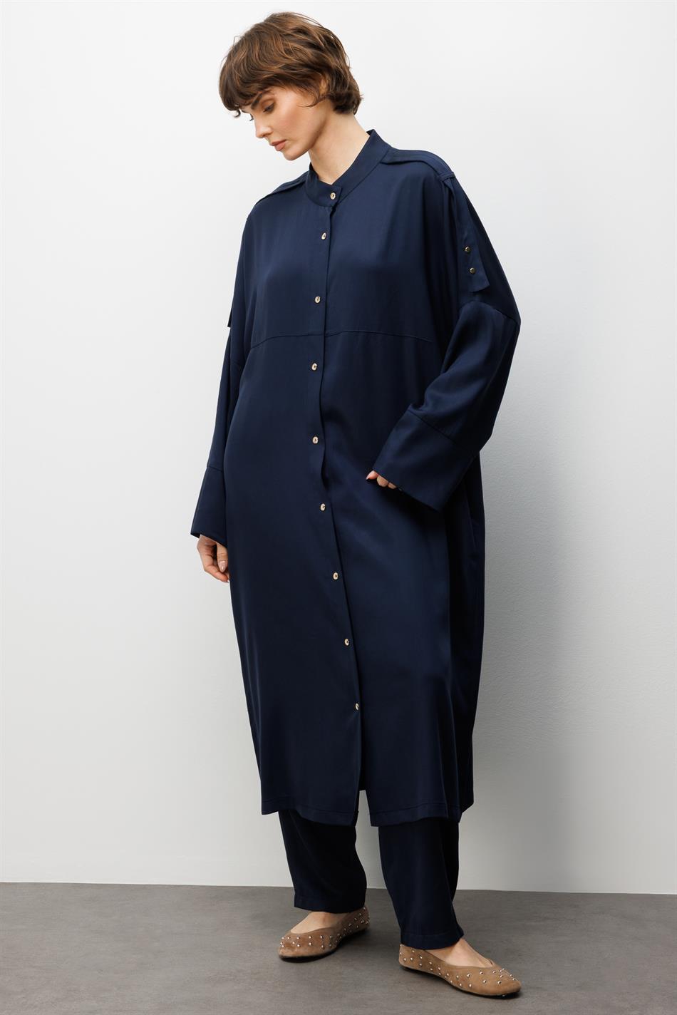 %100 Doğal LyoCELL ile Dökümlü Soft Hissiyat Rahat Kalıp Apolet ve Özel Düğme Detaylı Maxi Tunik-Laci