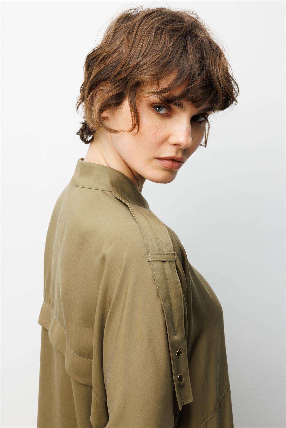 %100 Doğal LyoCELL ile Dökümlü Soft Hissiyat Rahat Kalıp Apolet ve Özel Düğme Detaylı Maxi Tunik-Haki