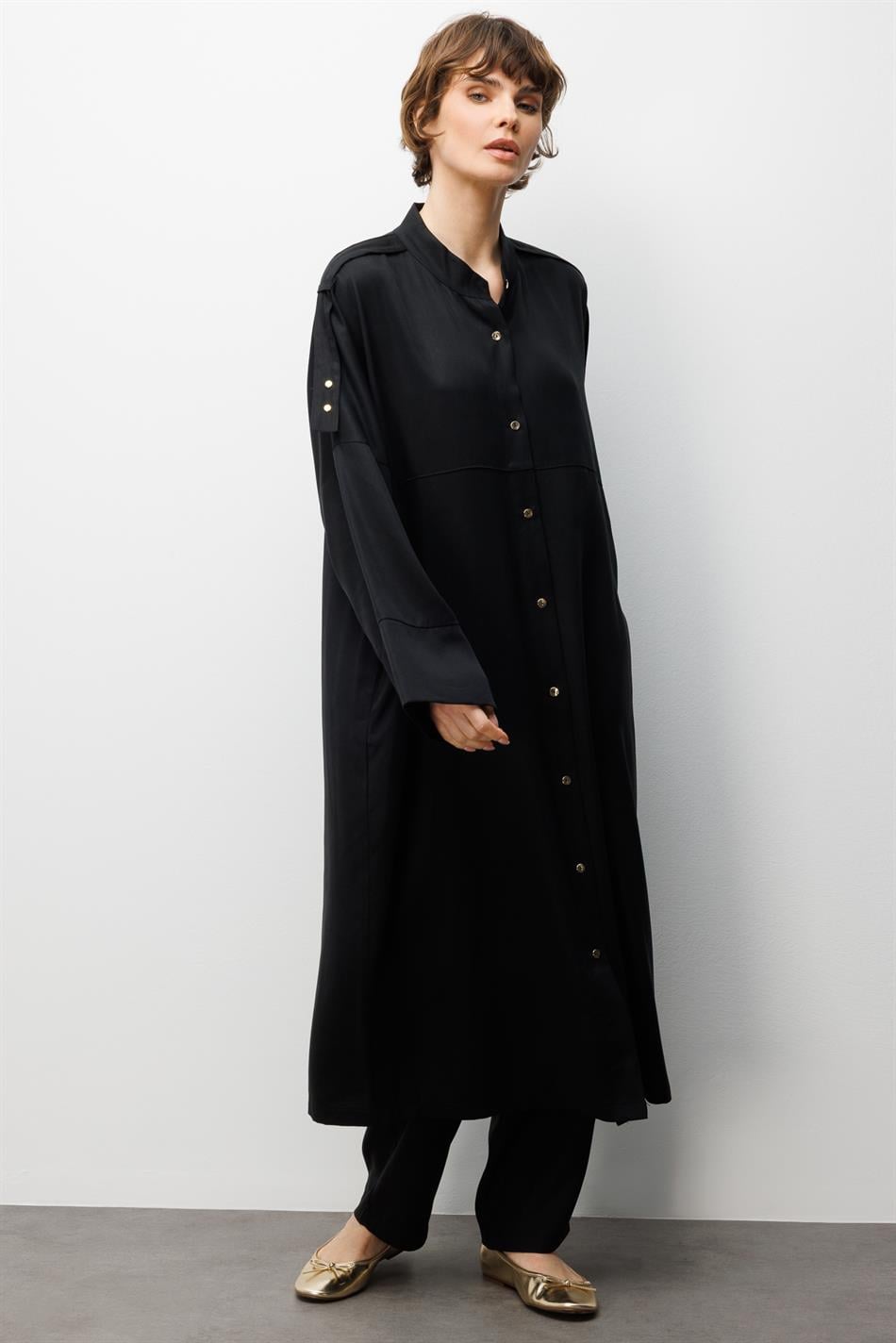 %100 Doğal LyoCELL ile Dökümlü Soft Hissiyat Rahat Kalıp Apolet ve Özel Düğme Detaylı Maxi Tunik-Siyah