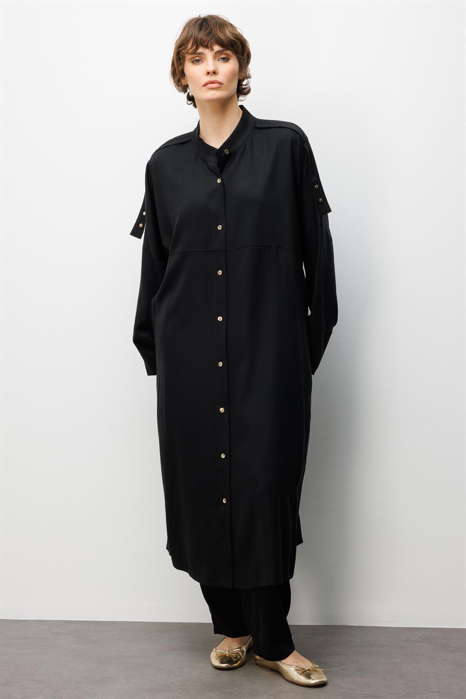 %100 Doğal LyoCELL ile Dökümlü Soft Hissiyat Rahat Kalıp Apolet ve Özel Düğme Detaylı Maxi Tunik-Siyah