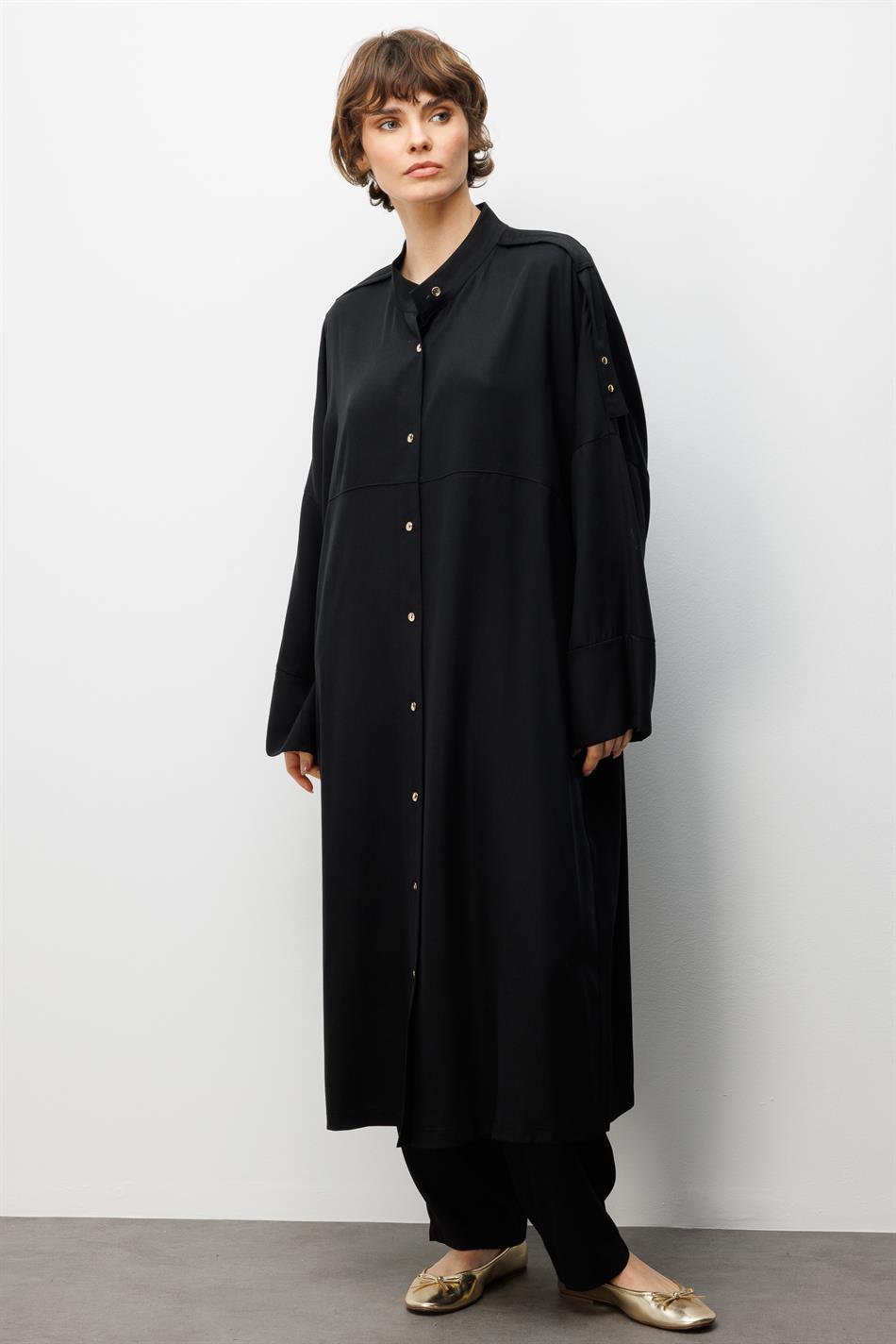 %100 Doğal LyoCELL ile Dökümlü Soft Hissiyat Rahat Kalıp Apolet ve Özel Düğme Detaylı Maxi Tunik-Siyah