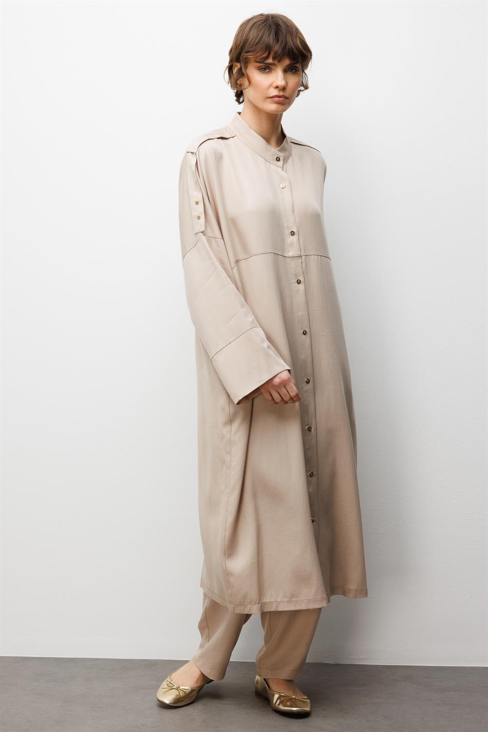 %100 Doğal LyoCELL ile Dökümlü Soft Hissiyat Rahat Kalıp Apolet ve Özel Düğme Detaylı Maxi Tunik-Taş