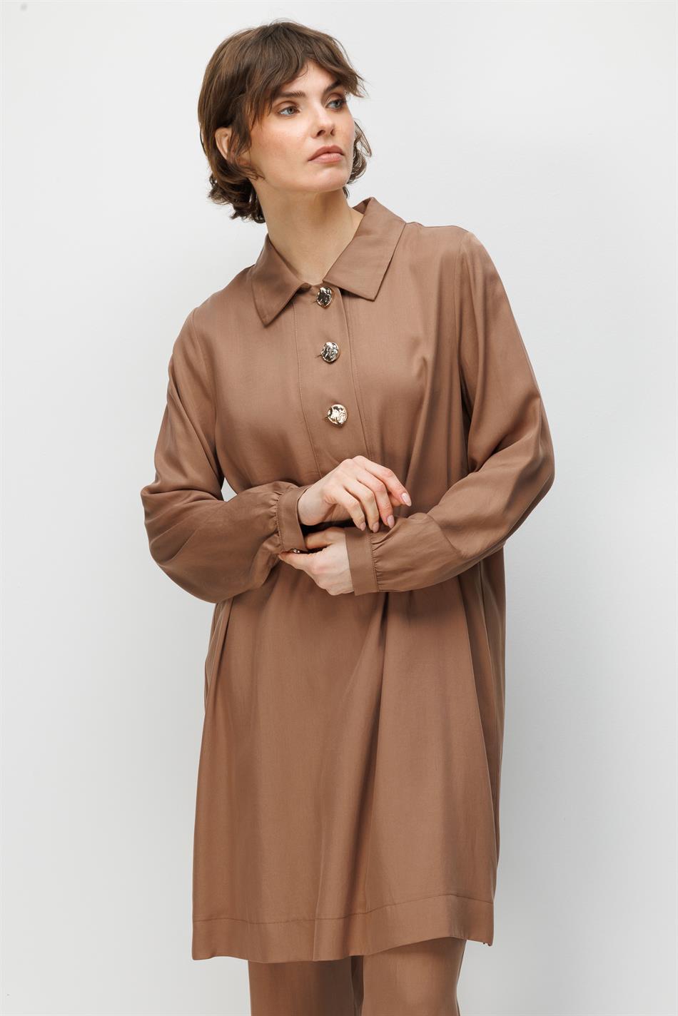 100% natuurlijke LyoCELL maxi-tuniek en broek van zachte, gedrapeerde stof die de heupen bedekt - Koffie