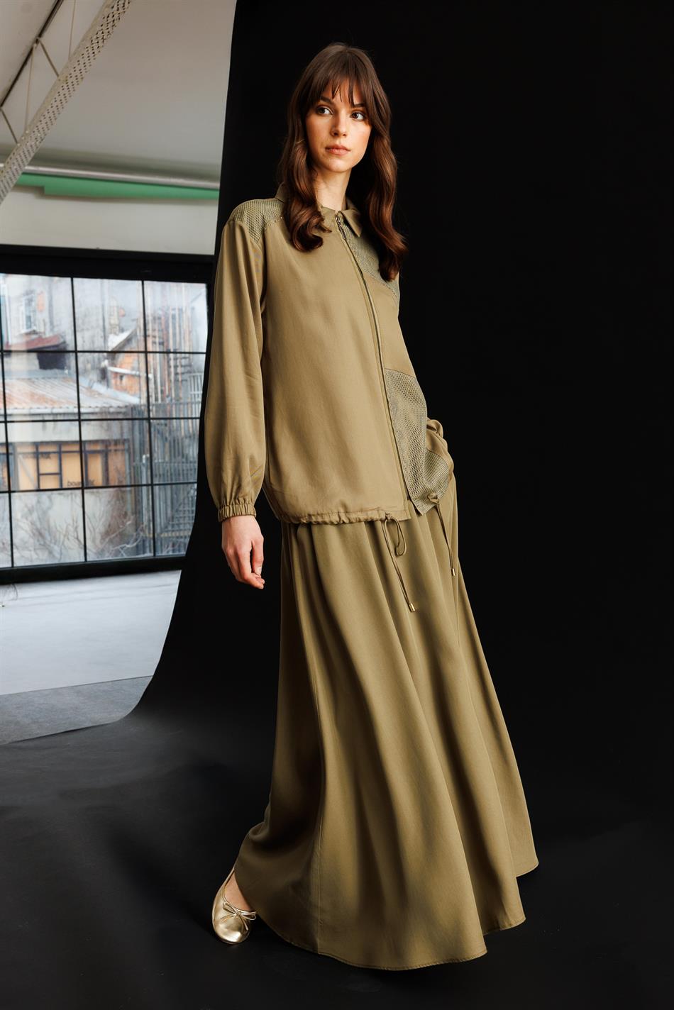 %100 Doğal LyoCELL Maxi Dökümlü Soft Kumaş Step File Garni Detaylı Ceket ve Etek Kombinli TAKIM-Haki