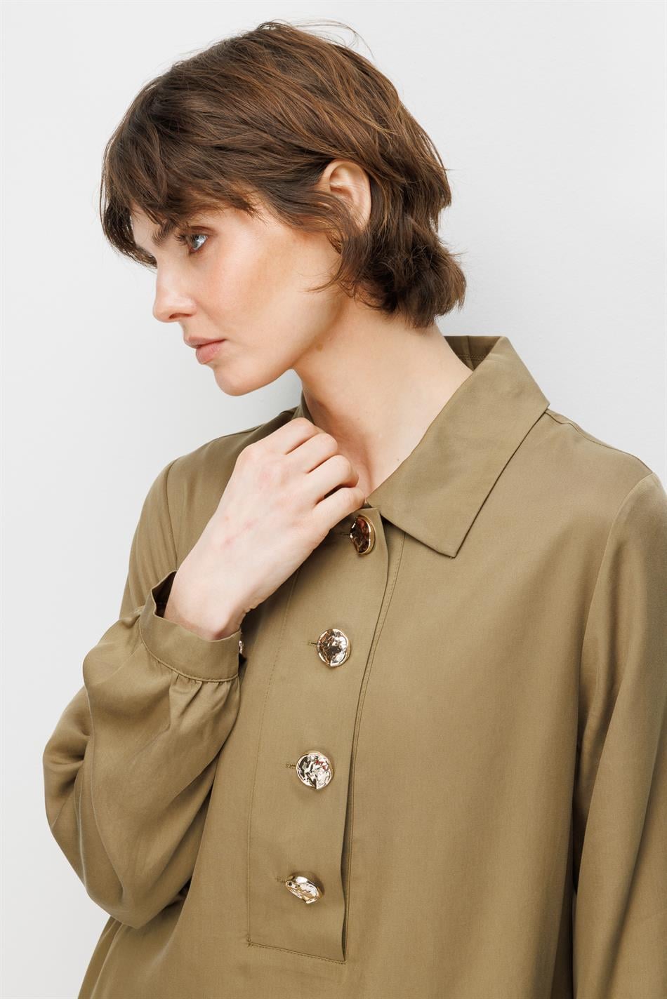 100% natuurlijke LyoCELL maxi-tuniek en broek van zachte, gedrapeerde stof die de heupen bedekt - kaki