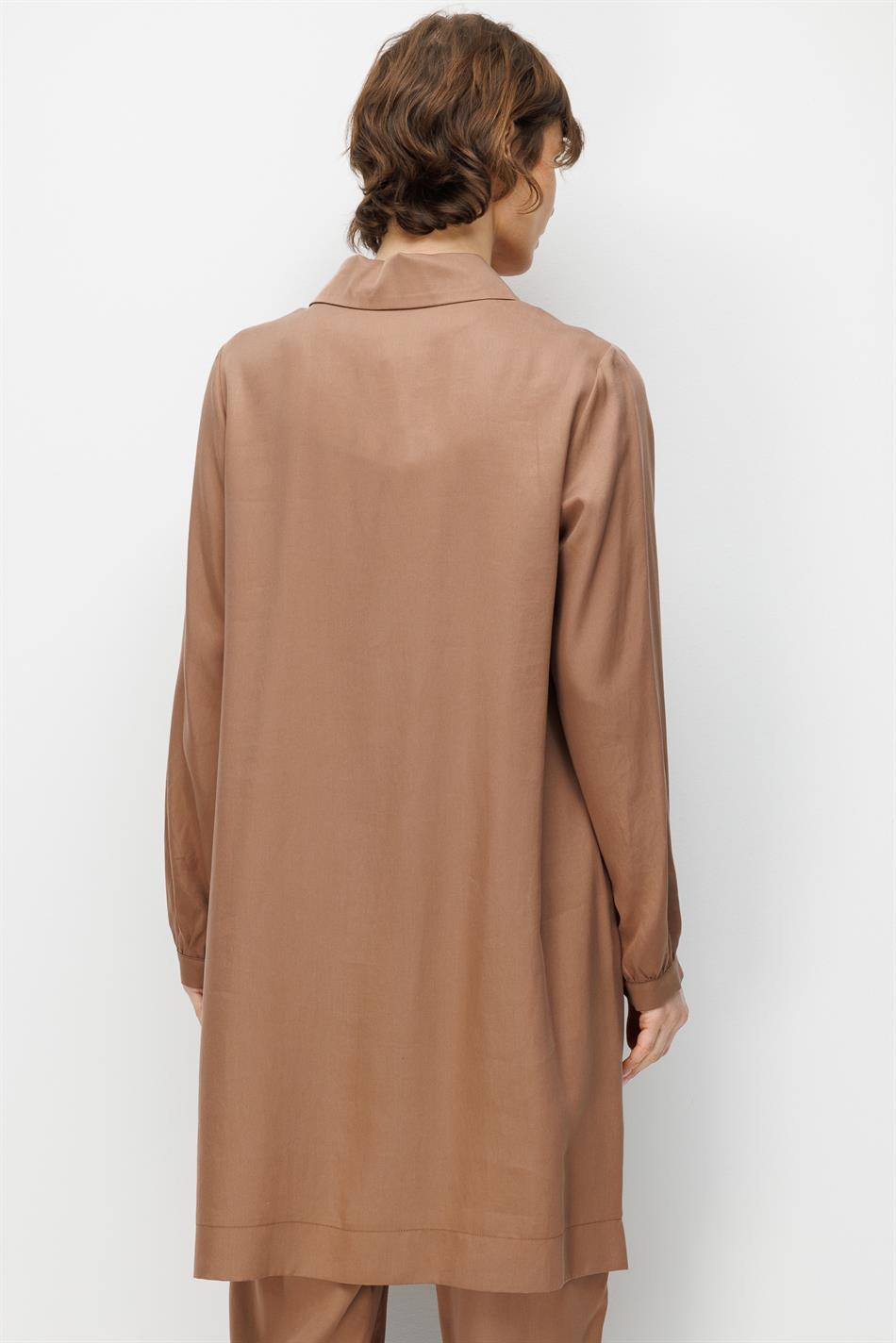 100% natuurlijke LyoCELL maxi-tuniek en broek van zachte, gedrapeerde stof die de heupen bedekt - Koffie