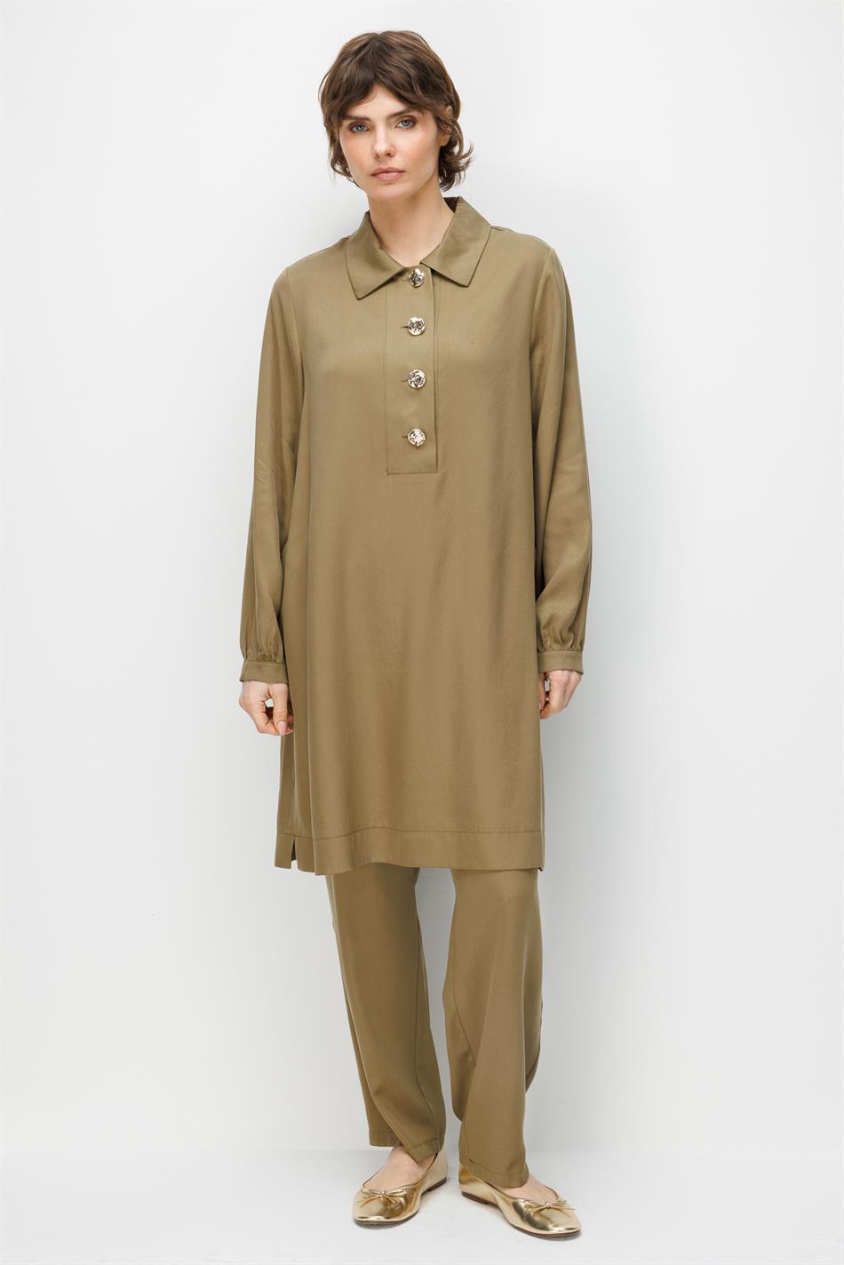 100% natuurlijke LyoCELL maxi-tuniek en broek van zachte, gedrapeerde stof die de heupen bedekt - kaki