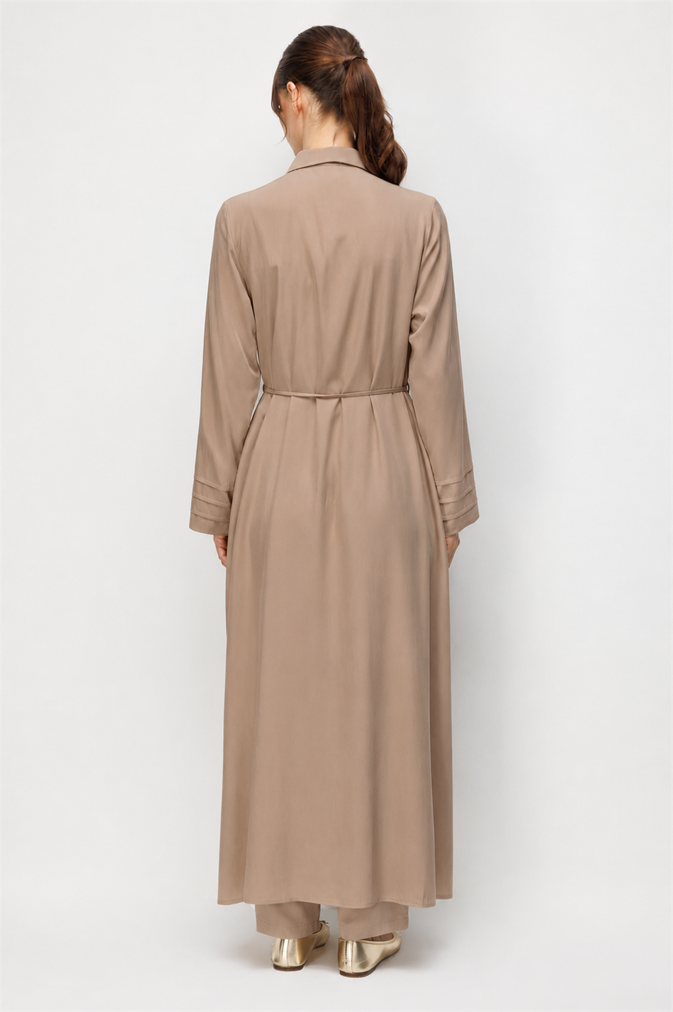 Qolları və gövdəsi qabırğalı detallarla 100% Təbii LyoCELL Maxi Draped Yumşaq Parça Abaya - Qəhvəyi