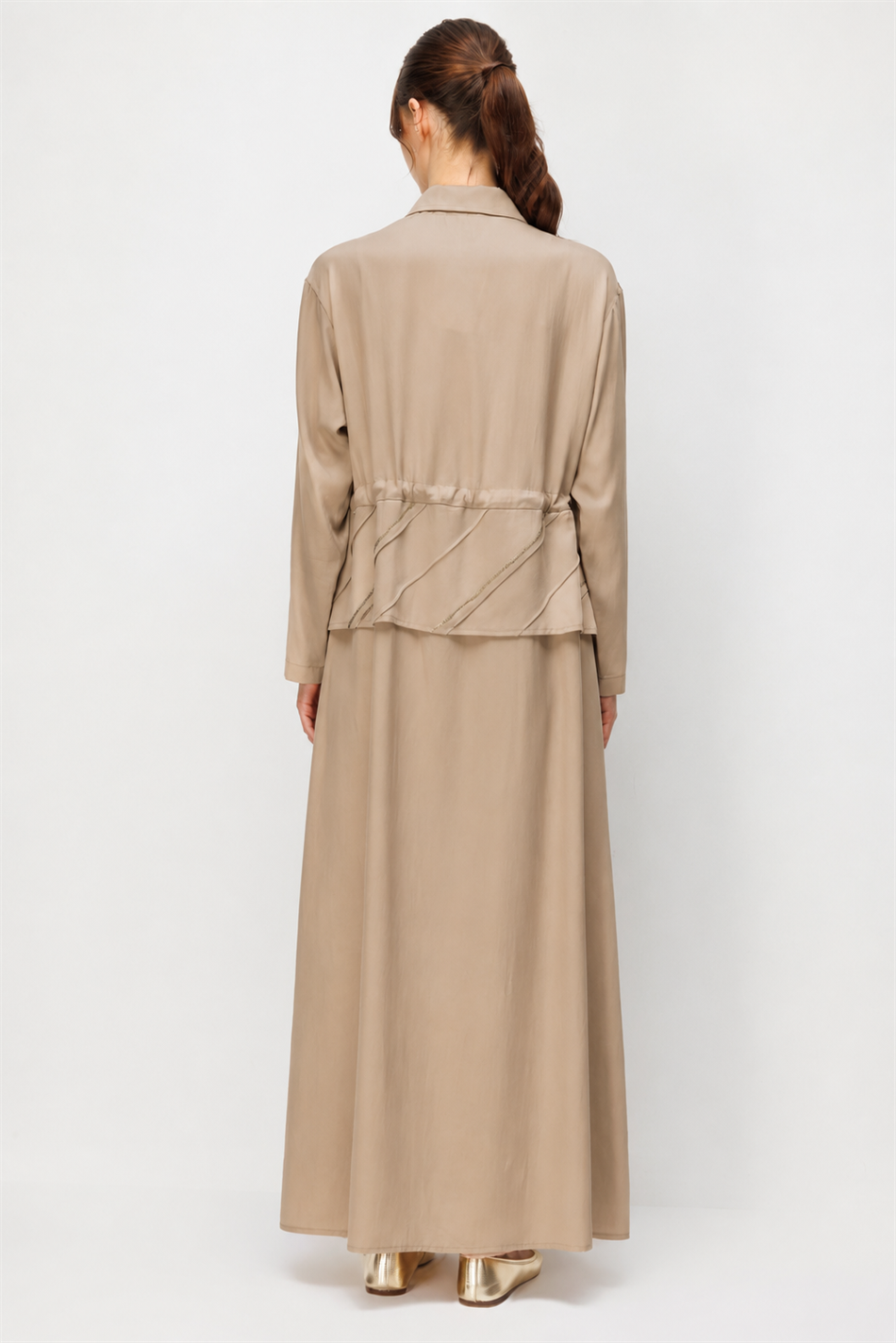 Maxi-jurk/abaya van 100% natuurlijke LyoCELL maxi-jurk van zachte, gedrapeerde stof met handgemaakt patroon, ribbels en steentjesversiering - Bruin