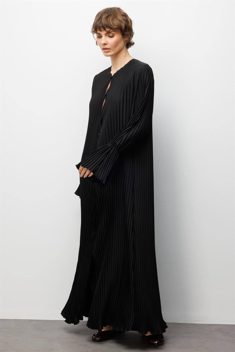 %100 Sentetik Dökümlü Komple Piliseli Önde Çıtçıt Kapamalı Ferace-Siyah