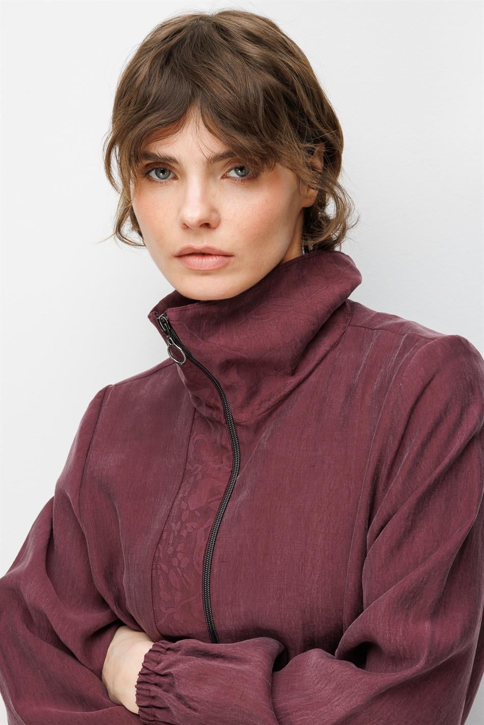 %80 Doğal LyoCELL Dökümlü Soft Hissiyat Yan Cep ve Ön Boy Garni Detaylı Zamansız Ferace-Bordo