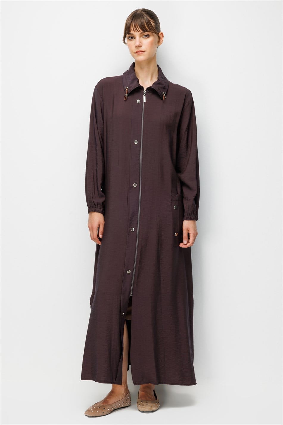 85% LyoCELL Goldy Accessoire met gedetailleerde details, zak en bijpassende abaya-bruine kleur