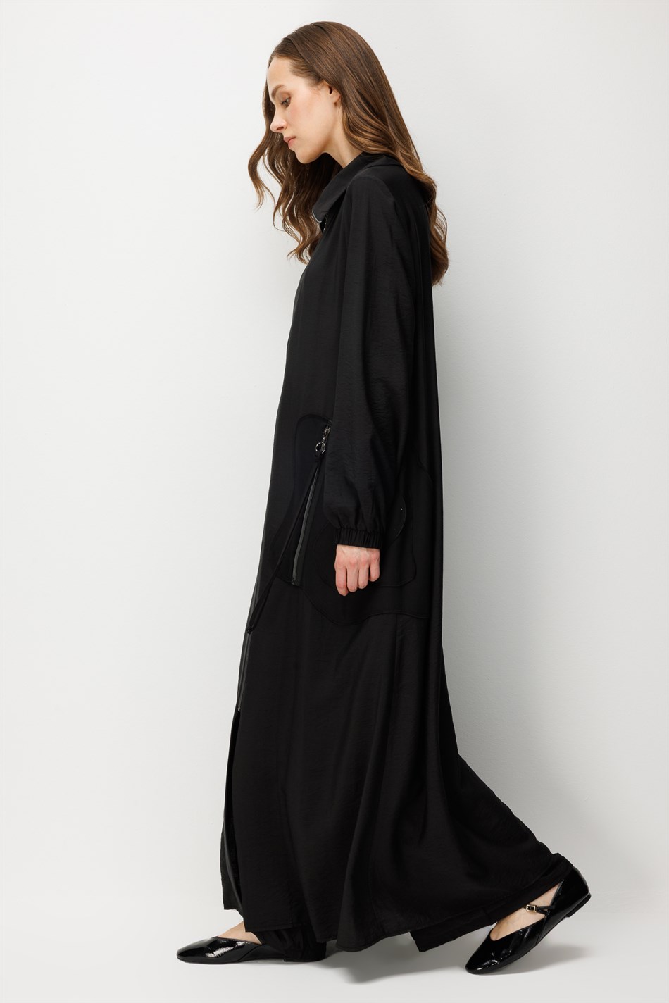 Abaya met goudkleurig bloemenpatroon en borduurwerk (85% LyoCELL) - Zwart