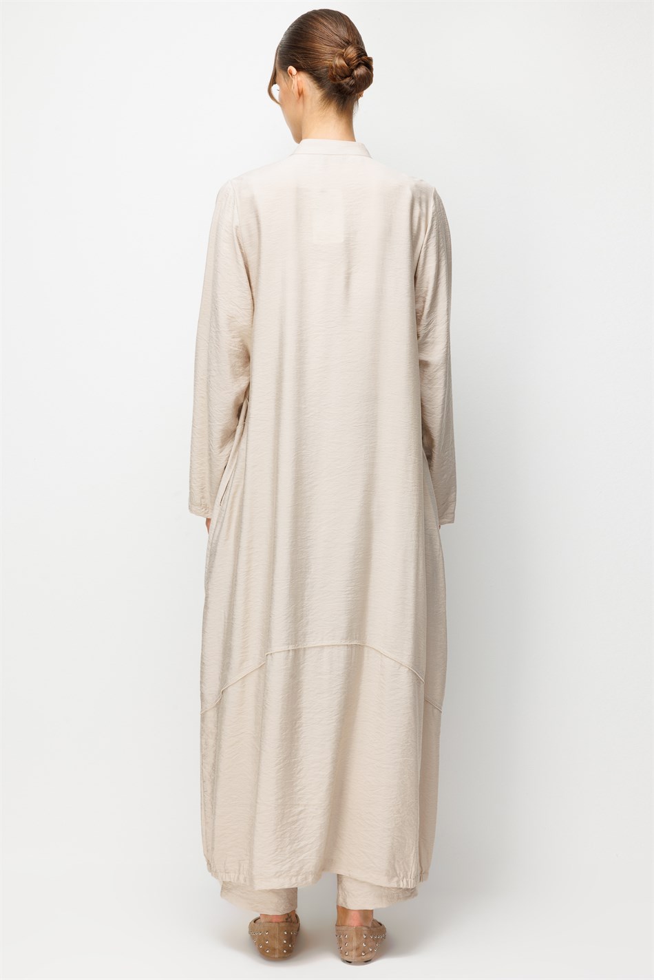 85 % LyoCELL Goldfarbene Abaya mit kontrastierenden Ziernähten – Stein