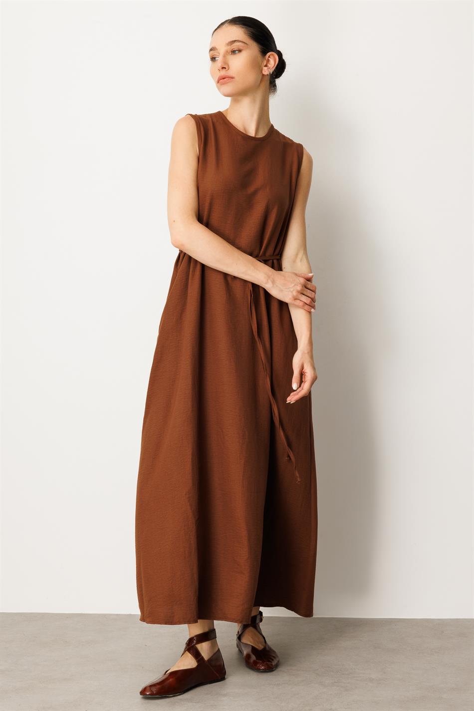 Aller Seidenkleid Abaya-Braun, bestehend aus Oberteil und ärmellosem Unterkleid
