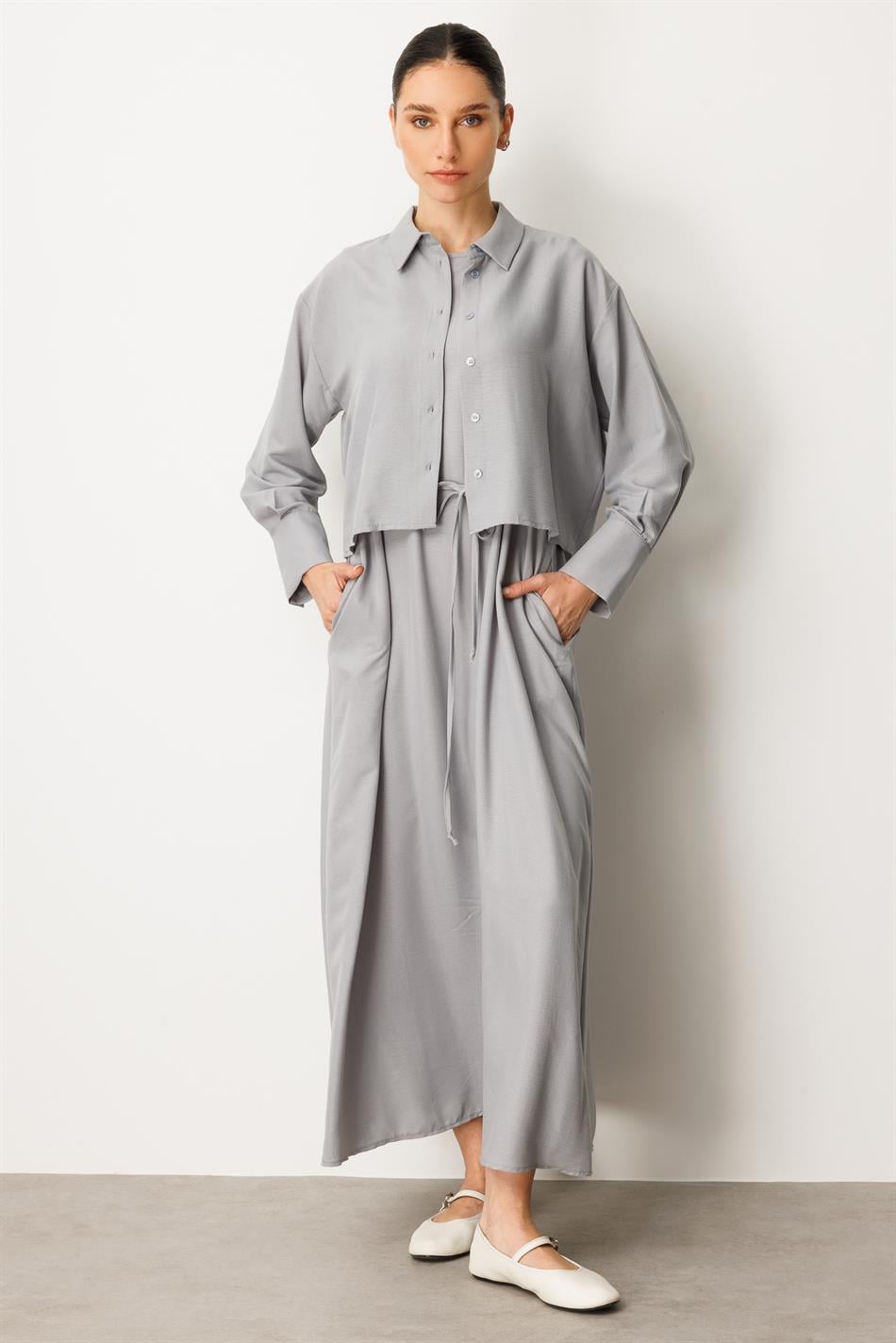 Aller Zijden jurk/abaya met bovenlichaam en mouwloze binnenvoering - Grijs