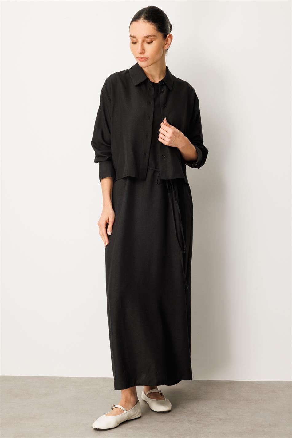Aller Seidenkleid Abaya (Oberteil und ärmelloses Unterkleid) – Schwarz