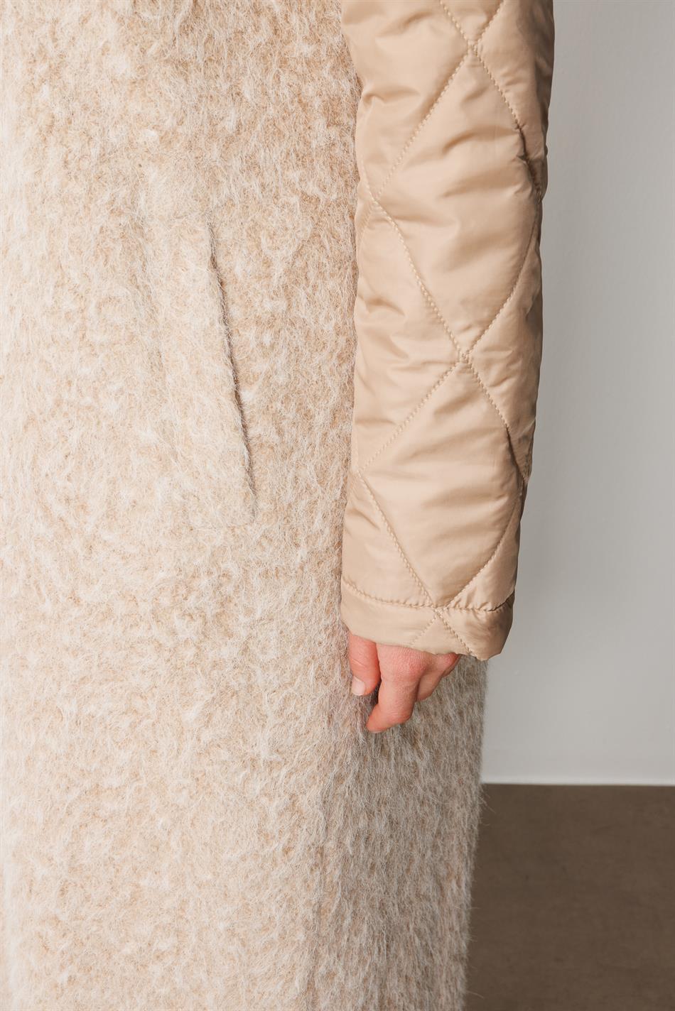 Angora textuur, gewatteerde mouwen, gevoerde, tijdloze jas/jack - Steenkleur