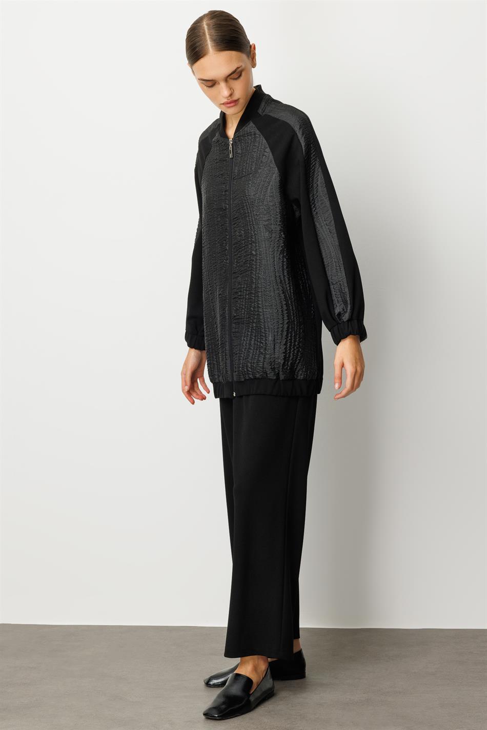 Elegante broekenset met jacquard- en crêpe-textuur, ribstof en accessoires - Zwart