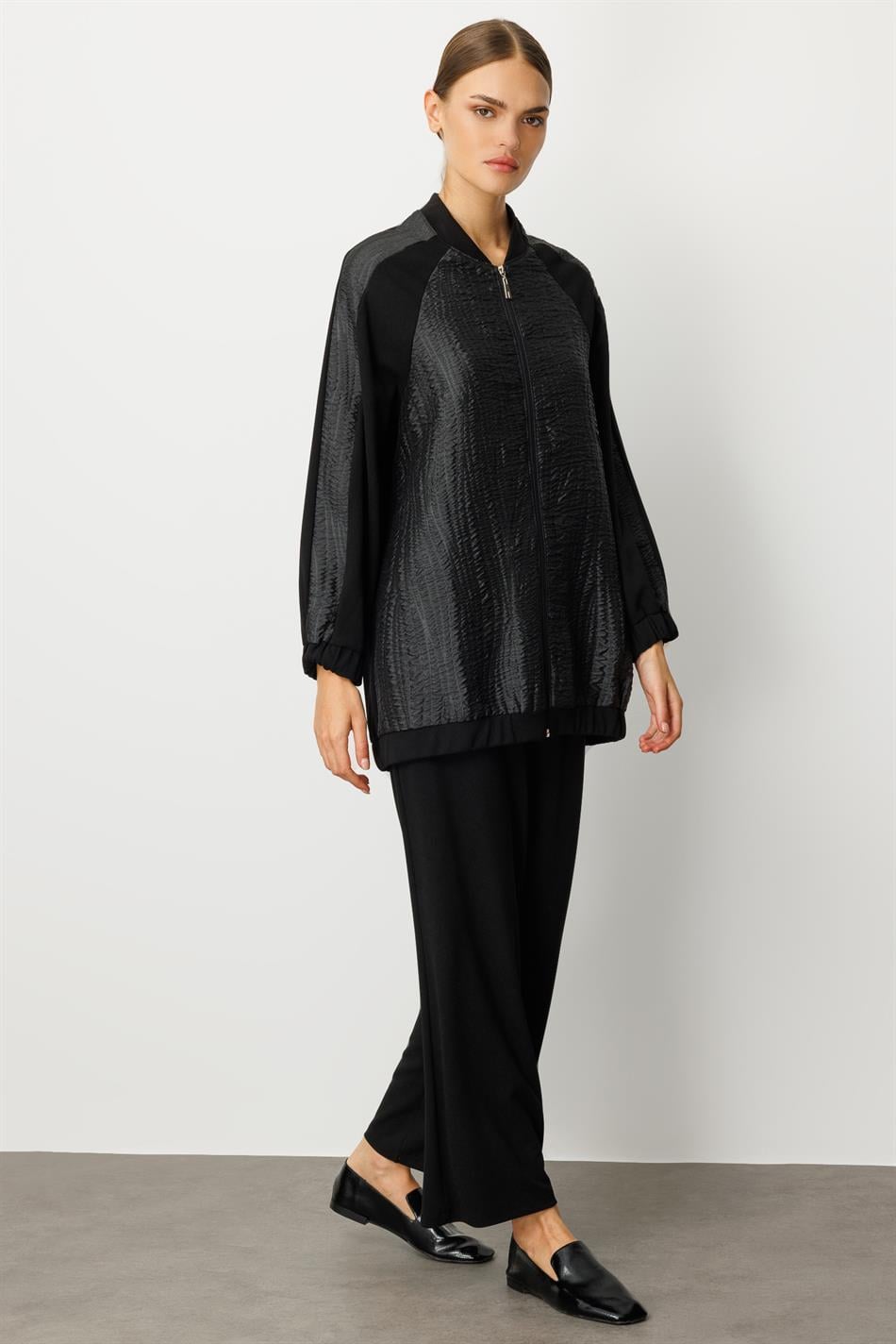 Elegante broekenset met jacquard- en crêpe-textuur, ribstof en accessoires - Zwart