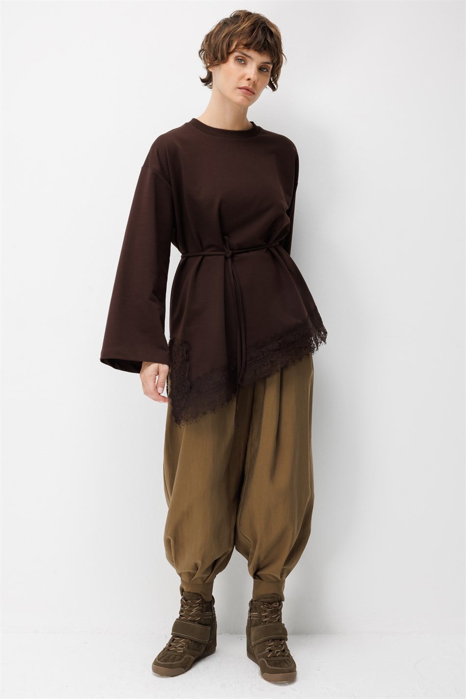Asimetrik Dantel Garnili Kuşaklı Tunik-Kahve
