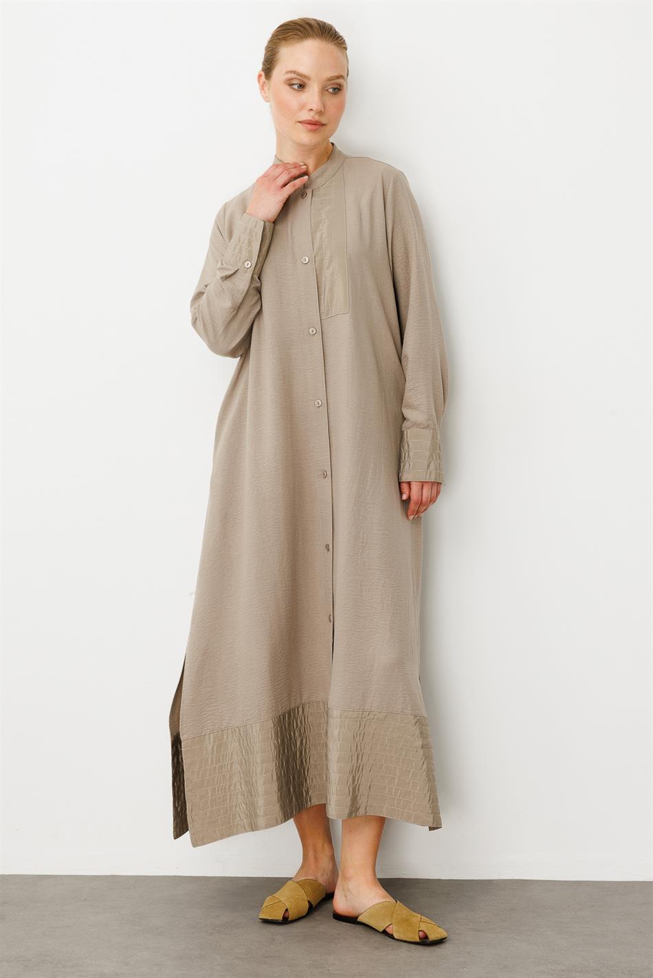 Jurk met riem/stiksels, rok- en mouwdetails, zijdeachtige textuur, kapje - nerts