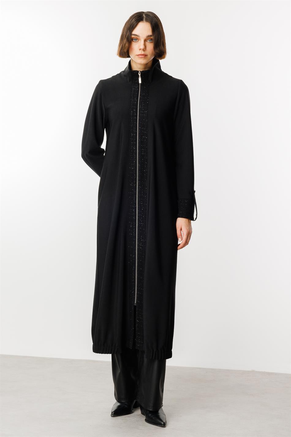 CHALE Garni Drapierte Abaya aus weichem Stoff - Schwarz