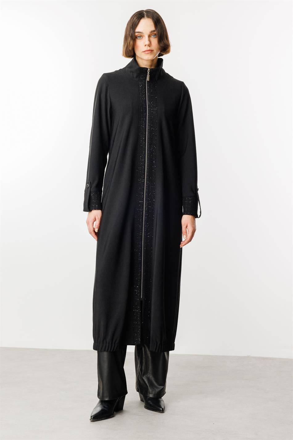 CHALE Garni Drapierte Abaya aus weichem Stoff - Schwarz