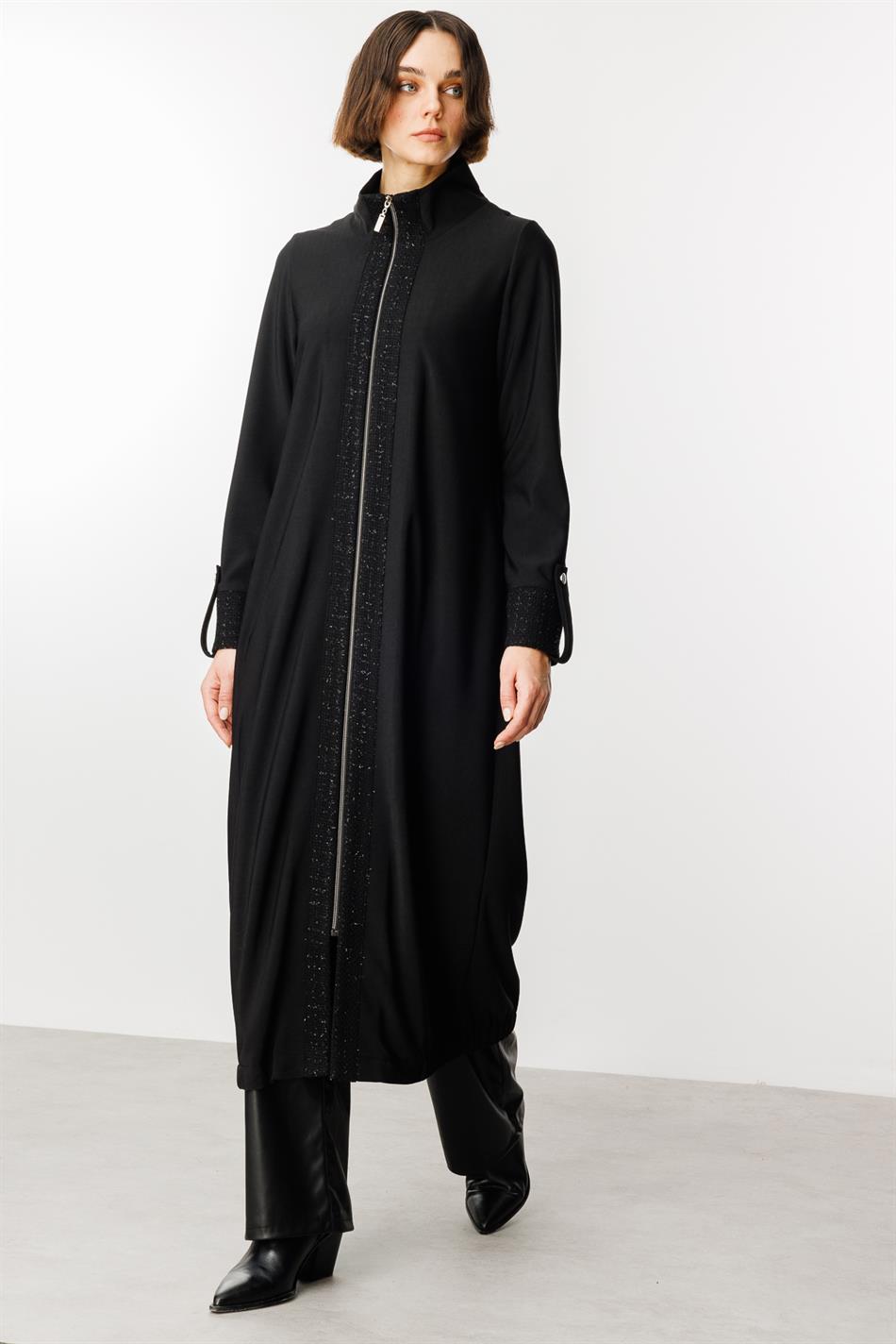 CHALE Garni Drapierte Abaya aus weichem Stoff - Schwarz