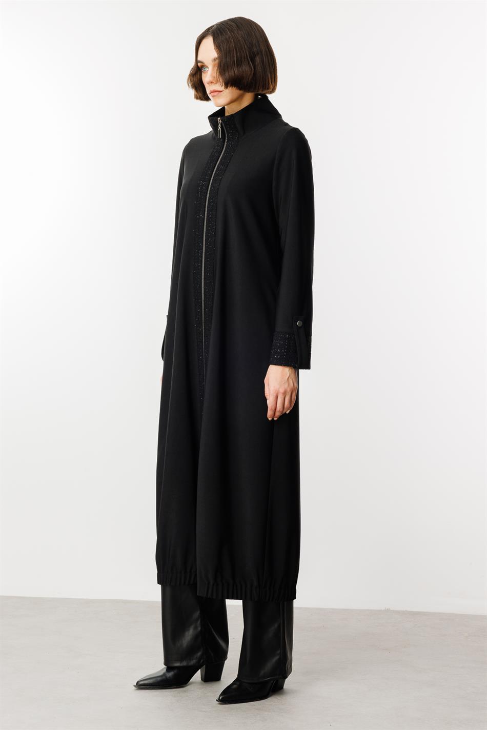 CHALE Garni Drapierte Abaya aus weichem Stoff - Schwarz