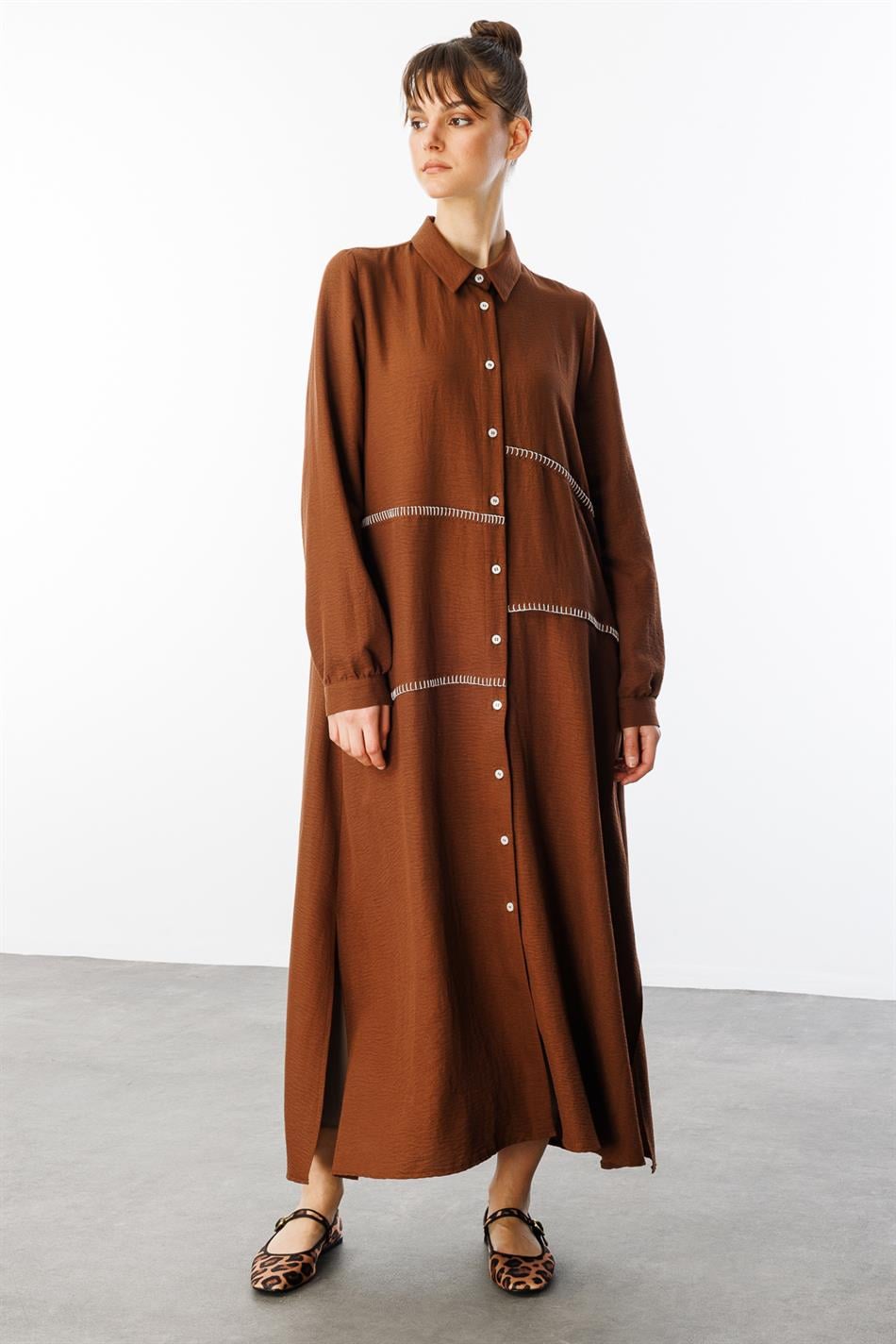 Chooban Bequeme Cape-Abaya mit Ziernähten und Seidenstoff – Braun