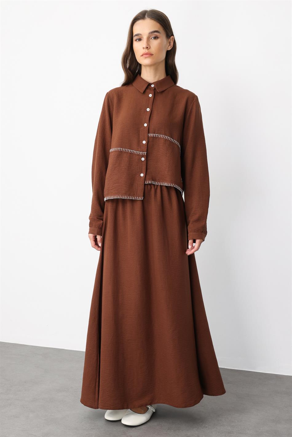 Rok/tuniekset met zijdezachte textuur en geborduurde randjes - Koffie