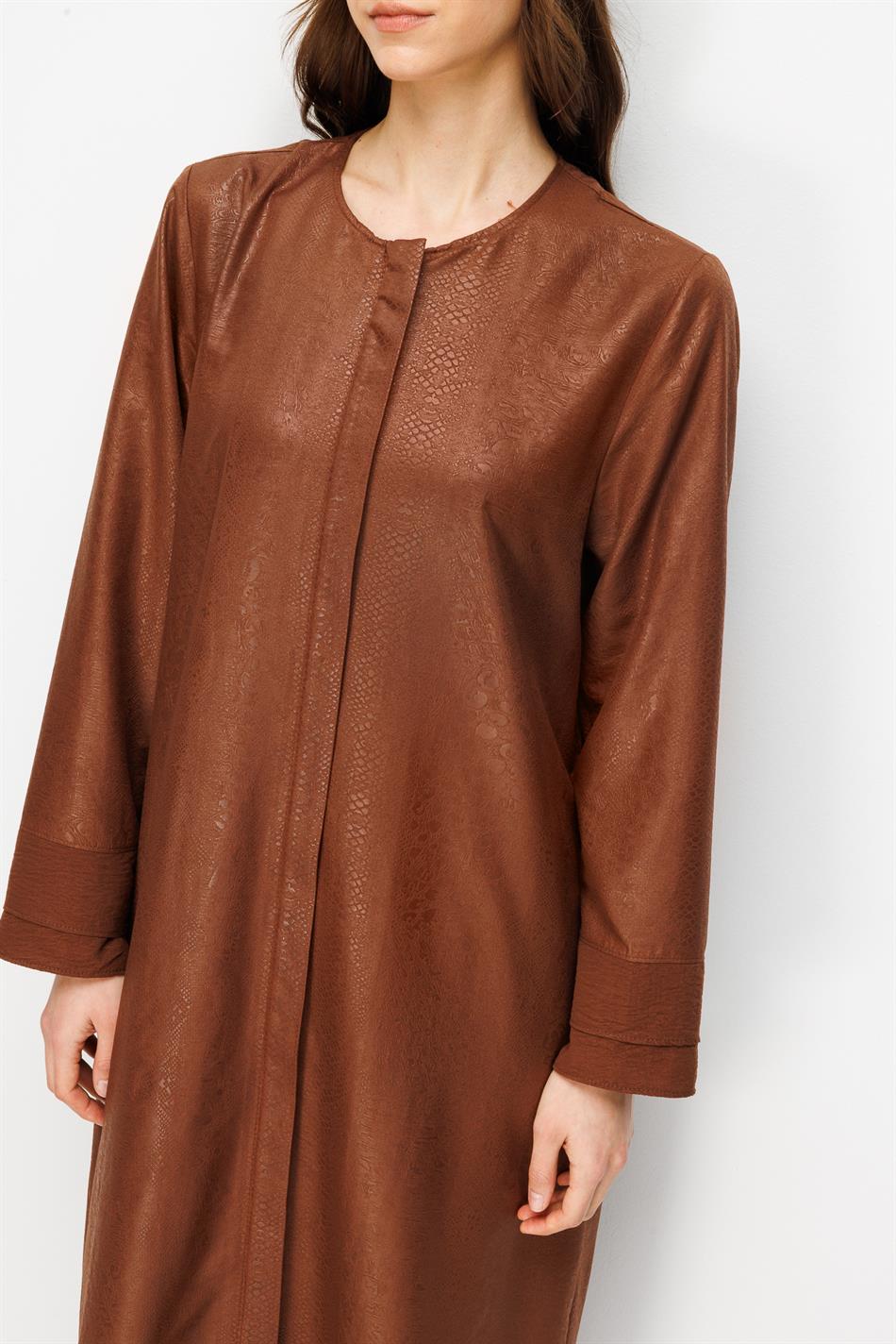 CROCODILE Özel Desen Soft Kumaş Üst Beden ve Aller Kat Kat Kol ve Alt Beden İpekçe Garni Zamansız-Kahve