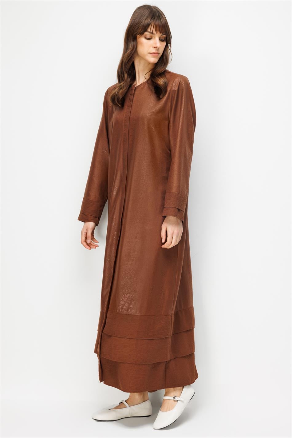 CROCODILE Özel Desen Soft Kumaş Üst Beden ve Aller Kat Kat Kol ve Alt Beden İpekçe Garni Zamansız-Kahve