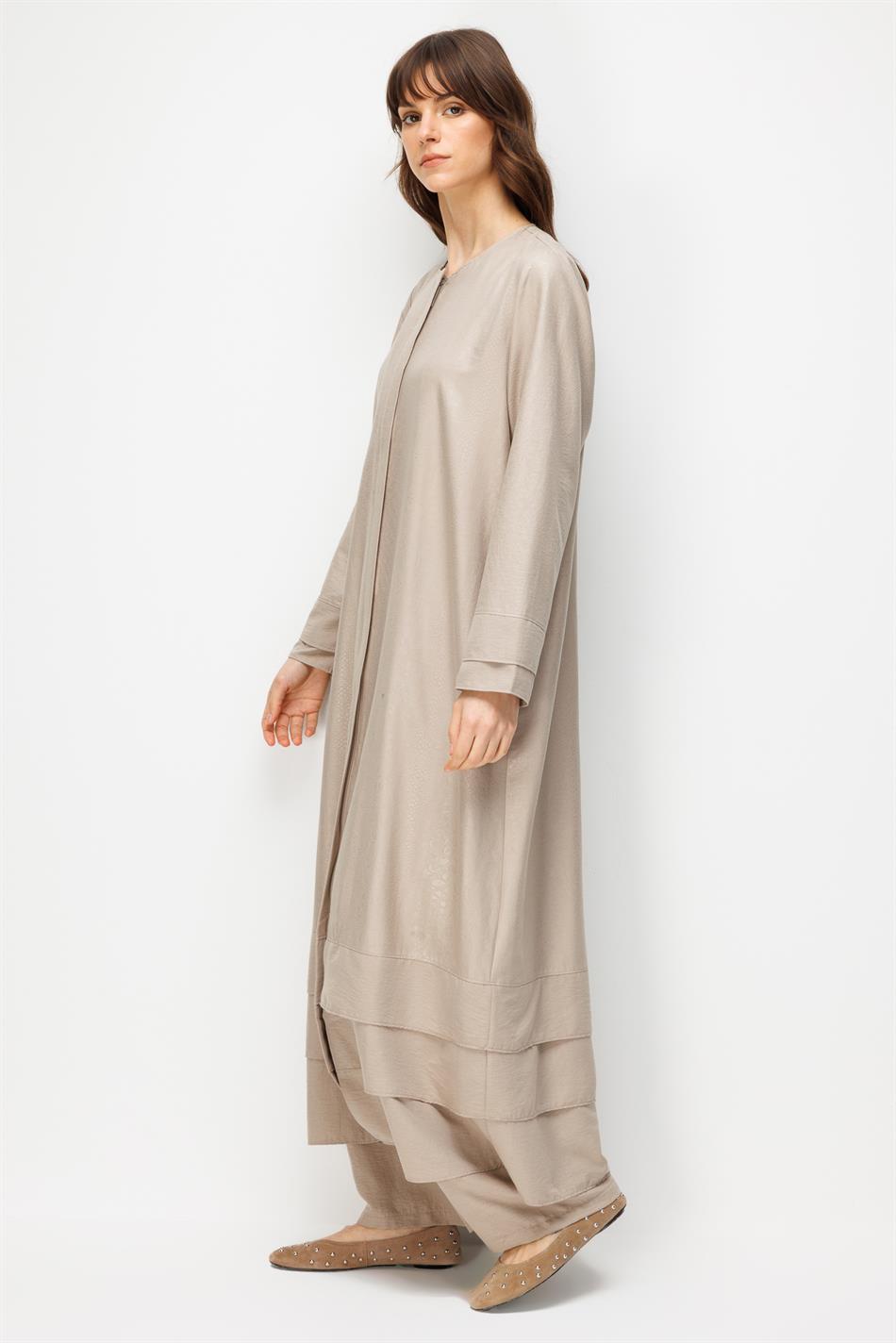 CROCODILE Özel Desen Soft Kumaş Üst Beden ve Aller Kat Kat Kol ve Alt Beden İpekçe Garni Zamansız-Taş