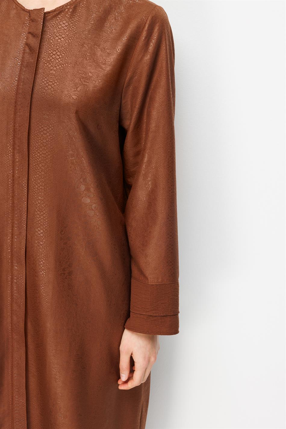 CROCODILE Özel Desen Soft Kumaş Üst Beden ve Aller Kat Kat Kol ve Alt Beden İpekçe Garni Zamansız-Kahve
