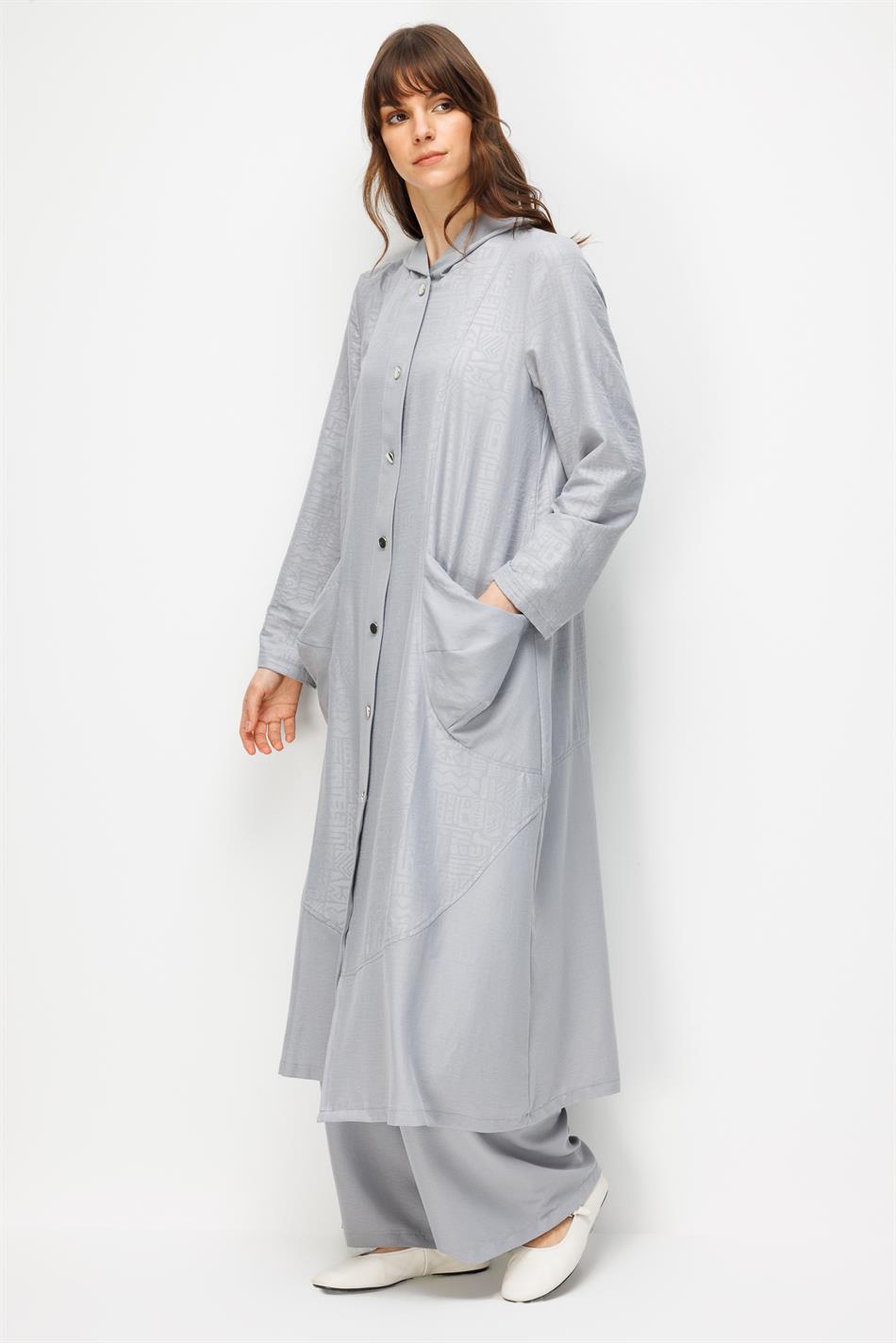 FENİX Özel Desen Soft Kumaş ve Düz İpekçe Garni Düğme Kapamalı Zamansız Kap Ferace-Gri