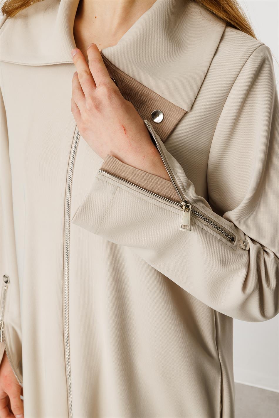 Entspannte, fließende Abaya mit Reißverschluss und kontrastierenden Zierdetails / Stone