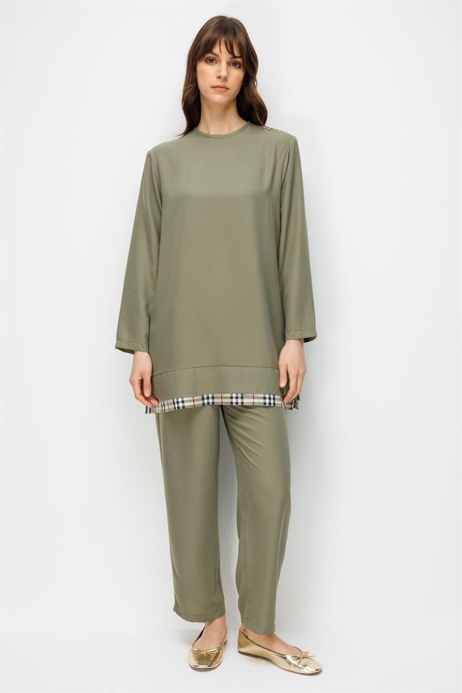 Ferra Garni zijden stoffen lichtgewicht en comfortabele broek en tuniekset - Khaki