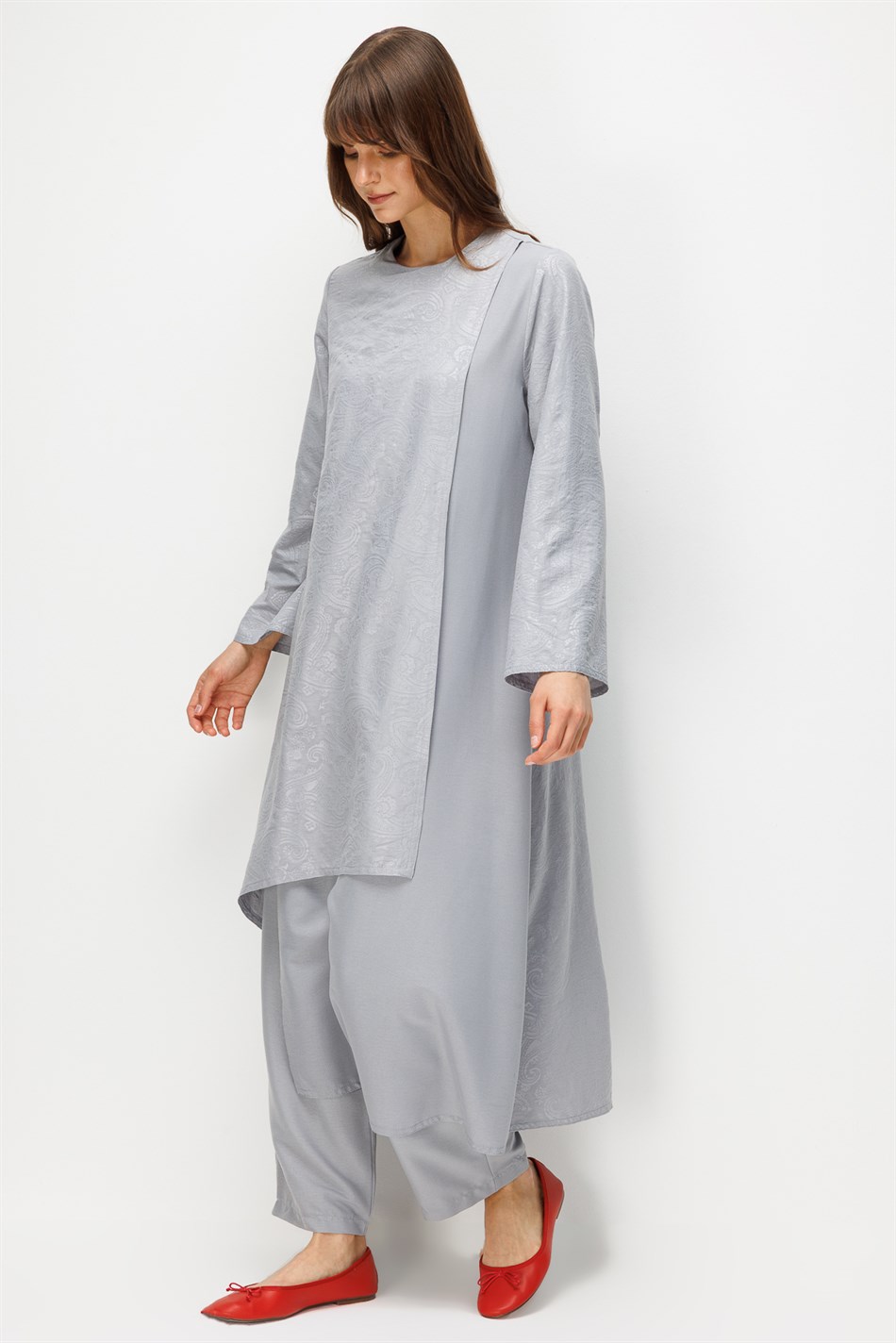 FLORAL Özel Desen Soft Kumaş ve Yaka Kol İpekçe Garni Zamansız Pantalonlu Takım-Gri